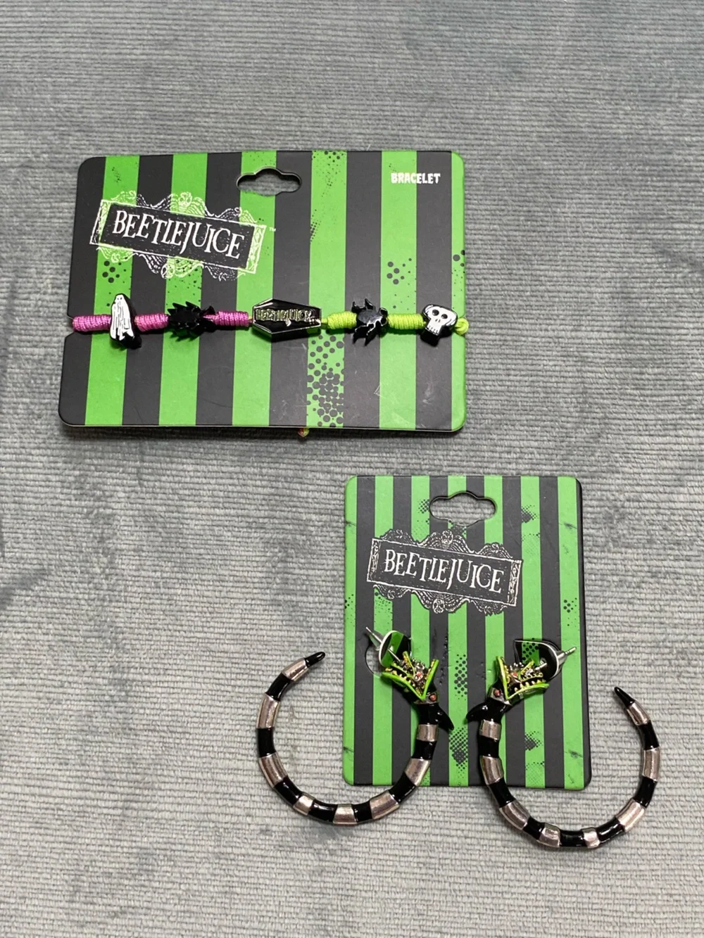Beetlejuice Set NWT Sandworm Women Fleece socks, Hoop Earrings, Charm Bracelet